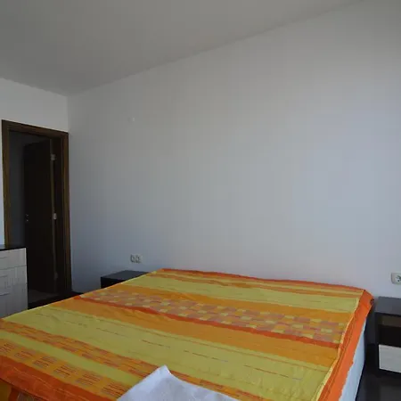 Sunny Dream Family Apartment