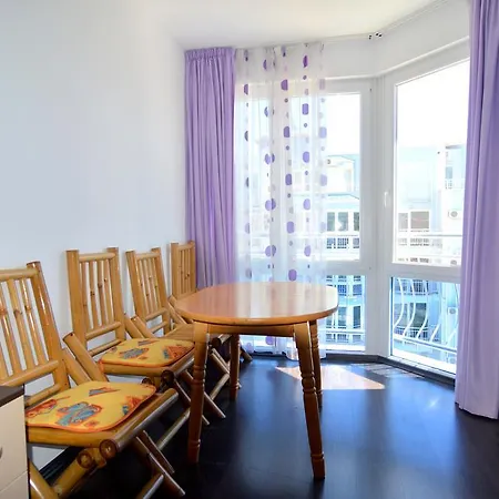 Sunny Dream Family Apartment